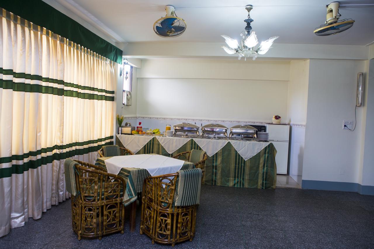 Meridian Hotel & Restaurant Dakhin Kattali エクステリア 写真