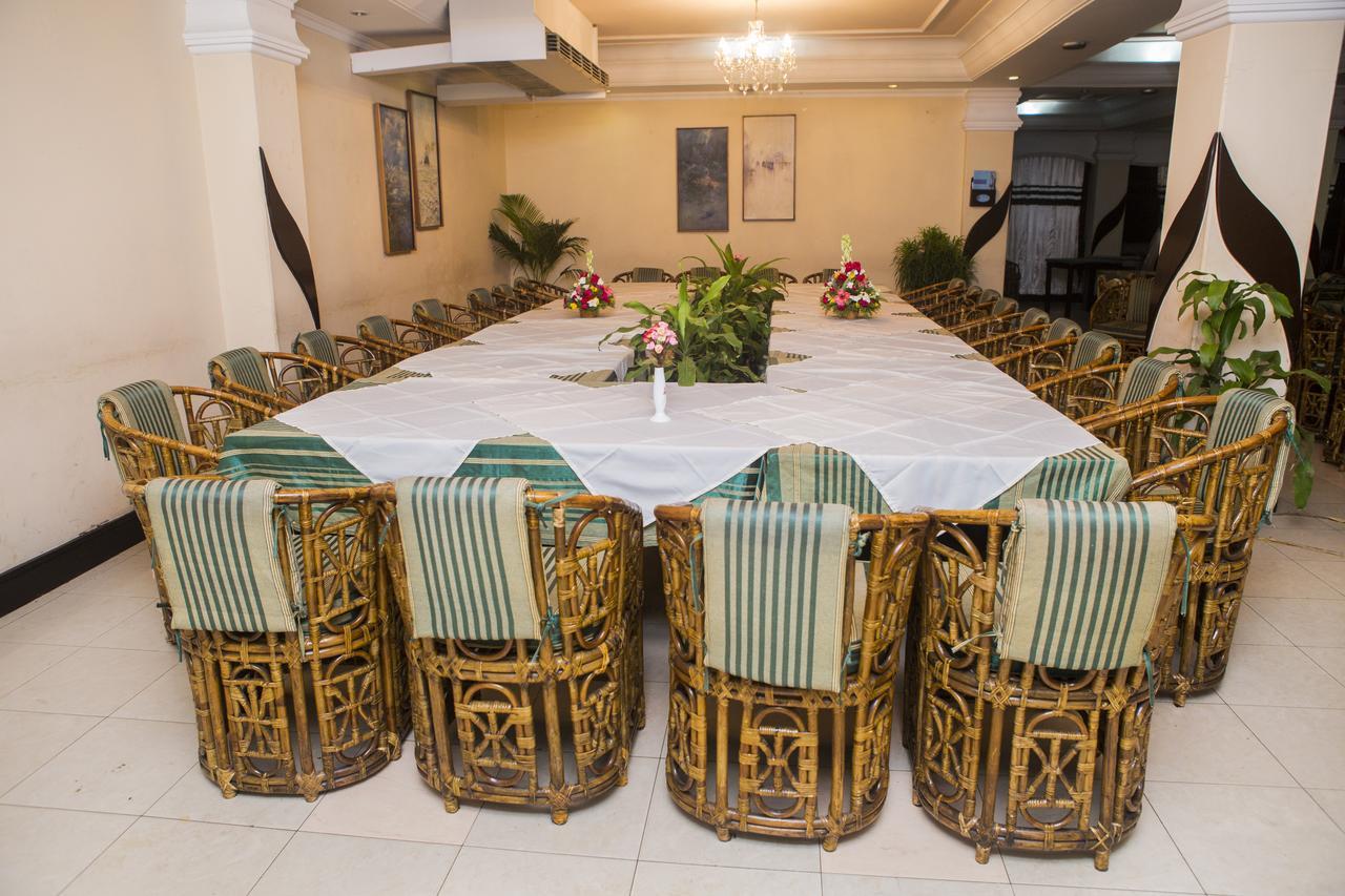 Meridian Hotel & Restaurant Dakhin Kattali エクステリア 写真