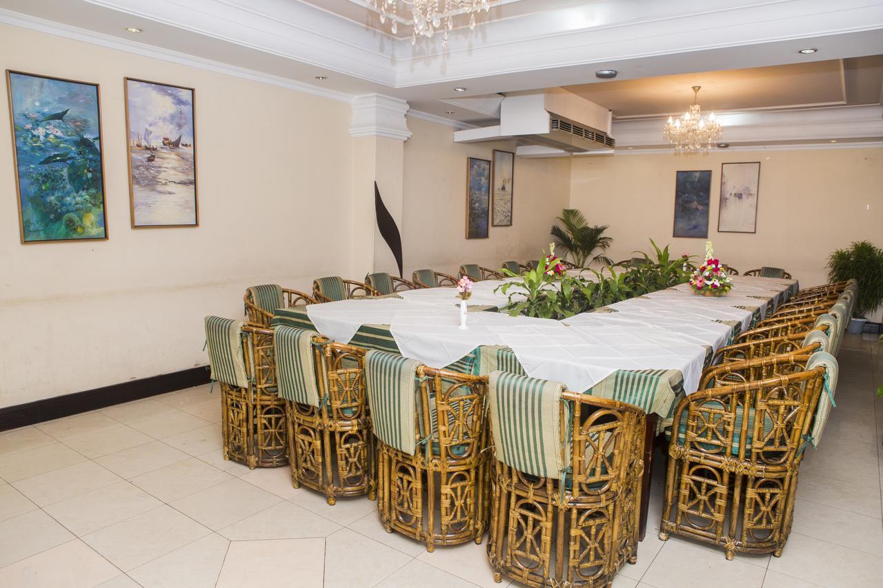 Meridian Hotel & Restaurant Dakhin Kattali エクステリア 写真